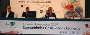 Pedro Diez,Claudio López, la moderadora del panel de comunicación y José Antonio Arrainz.