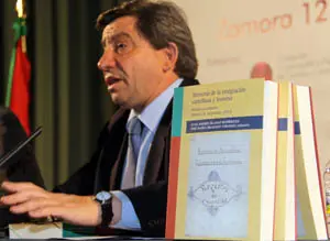 Juan Andrés Blanco, durante la presentación del libro \'Relatos del I Premio Memoria de la Emigración Castellana y Leonesa\' .
