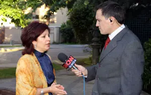 Pilar Pin es entrevistada por la CNN durante su último viaje, a Chile.