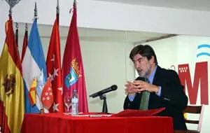 El consejero laboral aseguró que hablar hoy de emigrantes es un modelo obsoleto y antiguo.