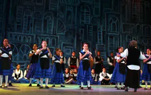 Los dirigentes gallegos asistieron a una presentaci&oacute;n de grupos gallegos, durante el acto conmemorativo del himno. 