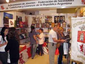 La subcomisión de jóvenes atendió el estand de la Federación de Castilla y León.