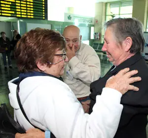  Emigrantes beneficiarios de &lsquo;Volver &aacute; Terra&rsquo;, a su llegada a Santiago.