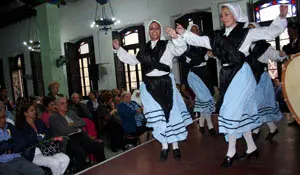  El cuerpo de baile actuó en la velada.