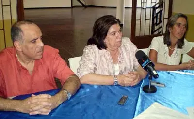 Jacinto Pérez Acosta, delegado del Gobierno canario en Venezuela; Guillermina Hernández, viceconsejera de Emigración, y Raissa Álvarez, delegada de Proexca, tras el acto de inauguración de la Oficina.