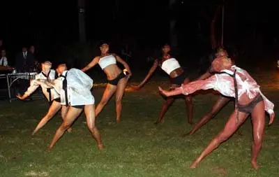Jóvenes artistas presentaron un espectáculo afrocubano.