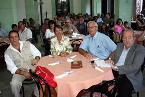  Algunos de los asistentes al festejo.  