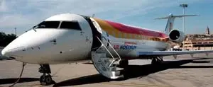  Un avión de Air Nostrum en la pista de aterrizaje. 