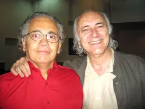 Amancio Prada, junto a Edmundo Moure.