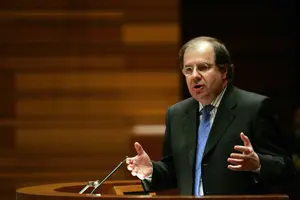 Juan Vicente Herrera, en el Pleno de las Cortes presentando la ‘Agenda para la población de Castilla y León’.