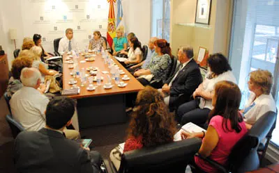  L&oacute;pez Dobarro con los representantes de los centros en la Delegaci&oacute;n de la Xunta.
