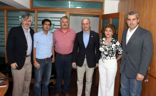  Los representantes de la Xunta, junto al grupo de dirigentes de Valparaíso.
