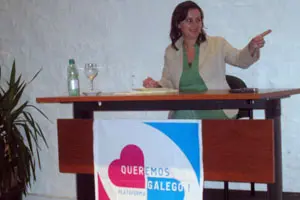  Ana Miranda, durante su disertaci&oacute;n en el Patronato da Cultura Galega.