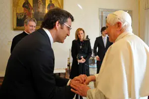  Alberto N&uacute;nez Feij&oacute;o saluda al Papa. 