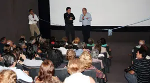   Fabi&aacute;n P&eacute;rez y Hern&aacute;n Lombardi, durante la inauguraci&oacute;n de la sala Cine Parque Xacobeo.