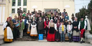 Manuel Fernández de la Cera, con los alumnos del curso de Asturianía de Castellón.