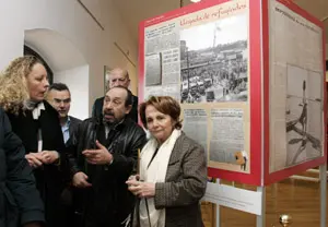  Noemí Martín, Paz Fernández Felgueroso y Jesús Montes Estrada, durante la inauguración de la muestra.