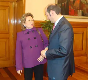 Marta Echarte y Rafael Louz&aacute;n, durante el encuentro. 