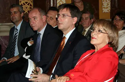 Marit&eacute; Puga, Rafael Soriano, Santiago Camba y L&oacute;pez Dobarro, durante la inauguraci&oacute;n de la muestra. 