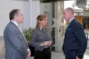 Colsa, Cristóbal y Camba, en la sede de la Agencia Madrileña de Emigración.