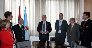  Un momento de la reuni&oacute;n con la directiva de Casa de Galicia. 
