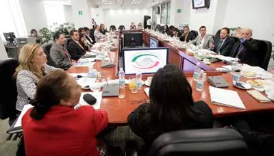 Un momento del encuentro en la Cámara de Senadores.