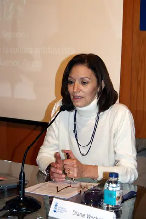  Un momento de la conferencia de la profesora Diana Weschler.