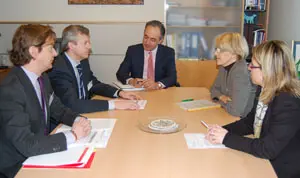  Alfonso Rueda y Jes&uacute;s Gamallo, con los diputados espa&ntilde;oles en el Parlamento Europeo.