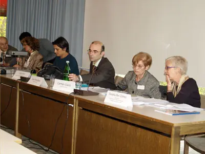  La consejera de Trabajo &ndash;primera por la dcha.&ndash; asisti&oacute; a la clausura de la Conferencia.