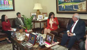 Un momento de la recepción de la primera dama al presidente Areces.