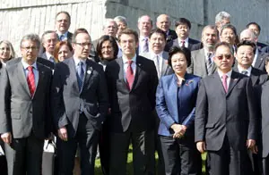  Feij&oacute;o con la delegaci&oacute;n china.