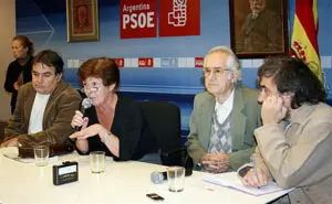  Dirigentes del PSOE de Buenos Aires dan apertura a la asamblea.