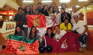 Participantes en el torneo de bowling.