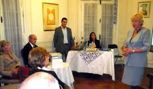  La nueva presidenta, Rosita Lladó, presenta a jóvenes emprendedores.