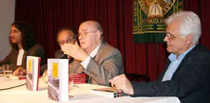  Un momento de la presentaci&oacute;n del libro.