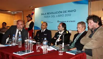  Luis Vaamonde, Horacio V&aacute;zquez, Jorge Coscia, Rafael Estrella y P&eacute;rez Leira, durante la presentaci&oacute;n. 
