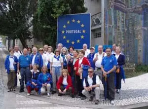 El grupo de peregrinos del Centro Asturiano de La Coruña que marcha hacia Santiago de Compostela.