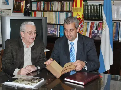  El delegado de la Xunta y el presidente la instituci&oacute;n, durante la reuni&oacute;n. 