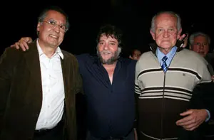 El escritor Eduardo Barcelona, Lois Pérez Leira y Alfredo Gavela.