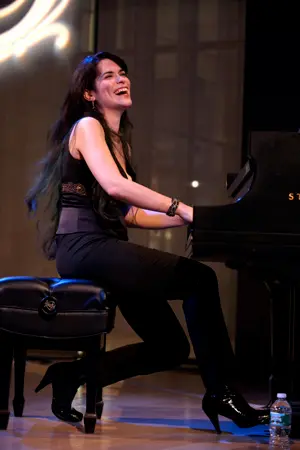 Cristina Pato también tocó el piano. 