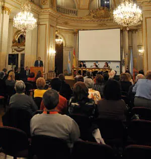  L&oacute;pez Dobarro abri&oacute; las intervenciones en el Sal&oacute;n Dorado de la Legislatura de la Ciudad de Buenos Aires.