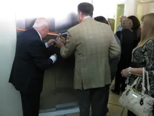 Un momento de la inauguración del nuevo ascensor.