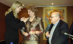  Josefina Arregui, con el presidente del Centro Asturiano de Madrid, Cosme Sordo.