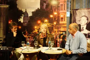 Un momento del acto celebrado en el Café Tortoni.