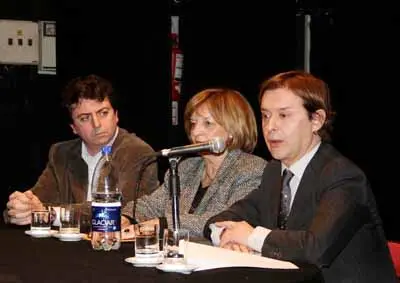  De dcha. a izda., Jes&uacute;s Gamallo, Mar&iacute;a Aurora Barbeito y Carlos Brandeiro, durante la conmemoraci&oacute;n.