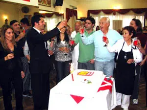 Invitación al brindis por parte del presidente y directivos.