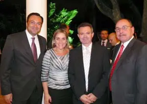 Douglas Ochoa, Maite Iglesias Touriño, Juan Antonio Abellán y Roberto Casado, vicepresidente de Comunicación, directora de Relaciones Institucionales, presidente ejecutivo, y vicepresidente de Empresas de Telefónica Movistar, respectivamente, du