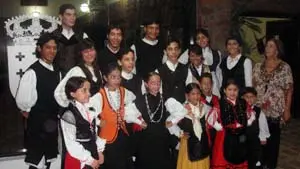  Parte de los j&oacute;venes integrantes de &lsquo;Aires Galegos&rsquo; que demostraron sus cualidades en danza gallega, espa&ntilde;ola y venezolana.