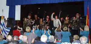  Momento de alegr&iacute;a, durante la actuaci&oacute;n de uno de los coros participantes en el Festival.