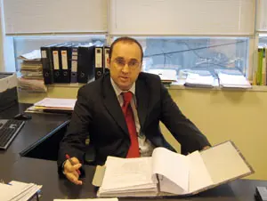 Julio Olmos, en la que era su oficina, en Montevideo.